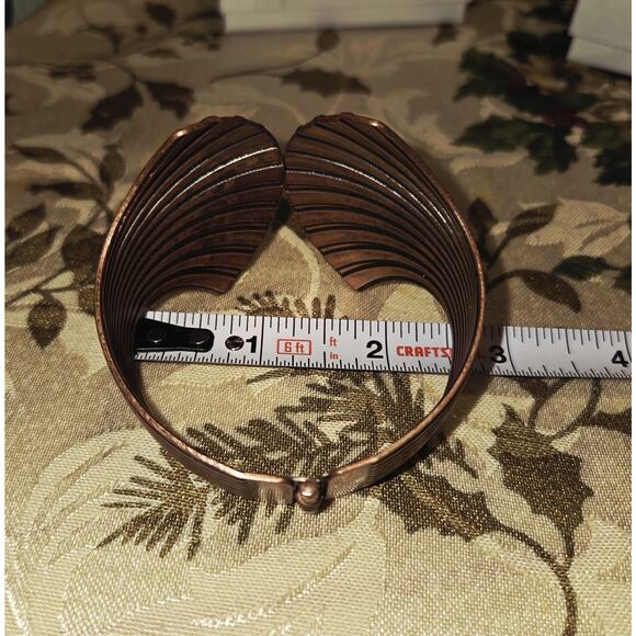 Vtg 1980's Metal Retro Shell Spring Clamp Bracelet Art Deco Statement Cuff - Picture 4 of 9